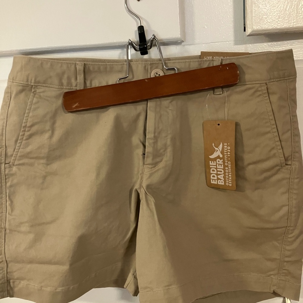 NWT Eddie Bauer Women's Tan Cargo Shorts Size 4